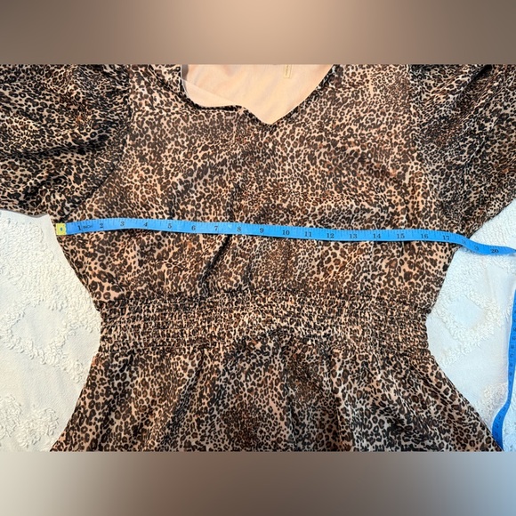 Leopard Print V-Neck Women's Top - Picture 3 of 6